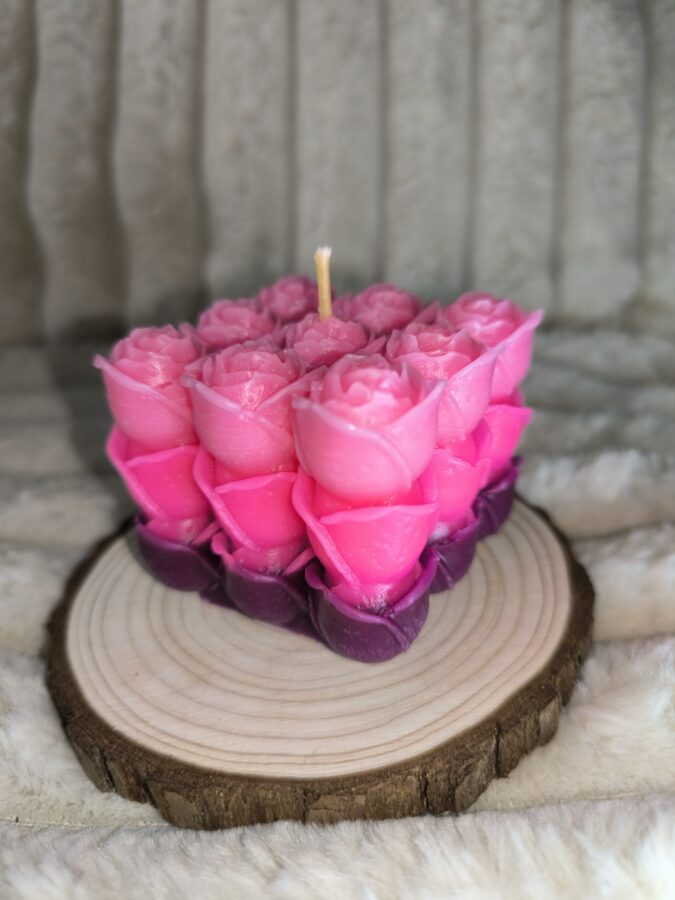 Bougie cire d'abeille parfums de Grasse Cube de Rosée Isht ArCosmétiques. Famille Fruitée et Florale.